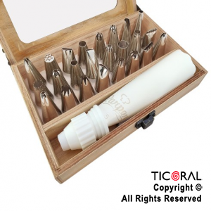 CAJA DE MADERA CON 24 BOQUILLAS GRANDES + MANGA + CUPLA x 1